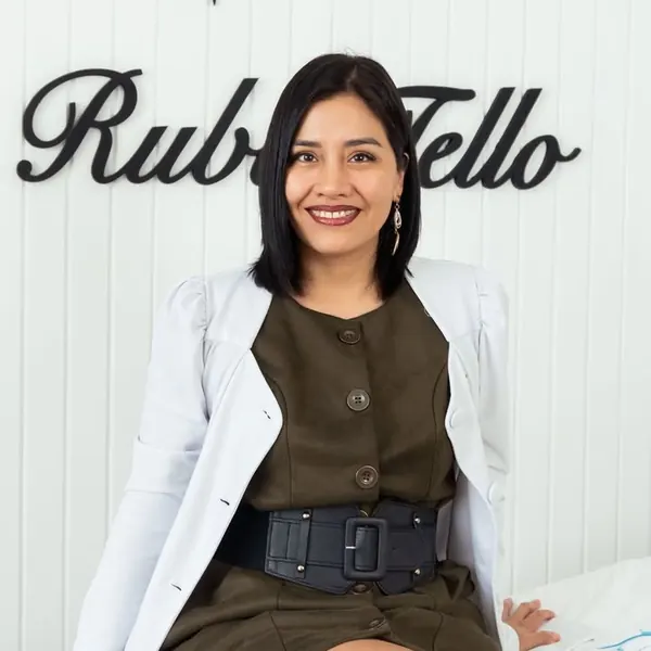 Retrato de la Dra. Rubí Tello, cirujana plástica